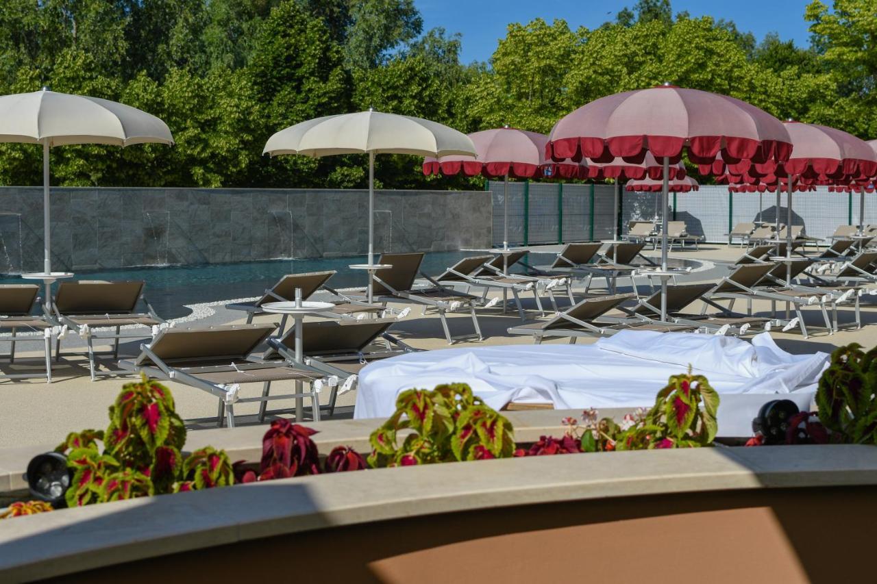 Hotel Baffo Rosso Alba Adriatica Exterior photo