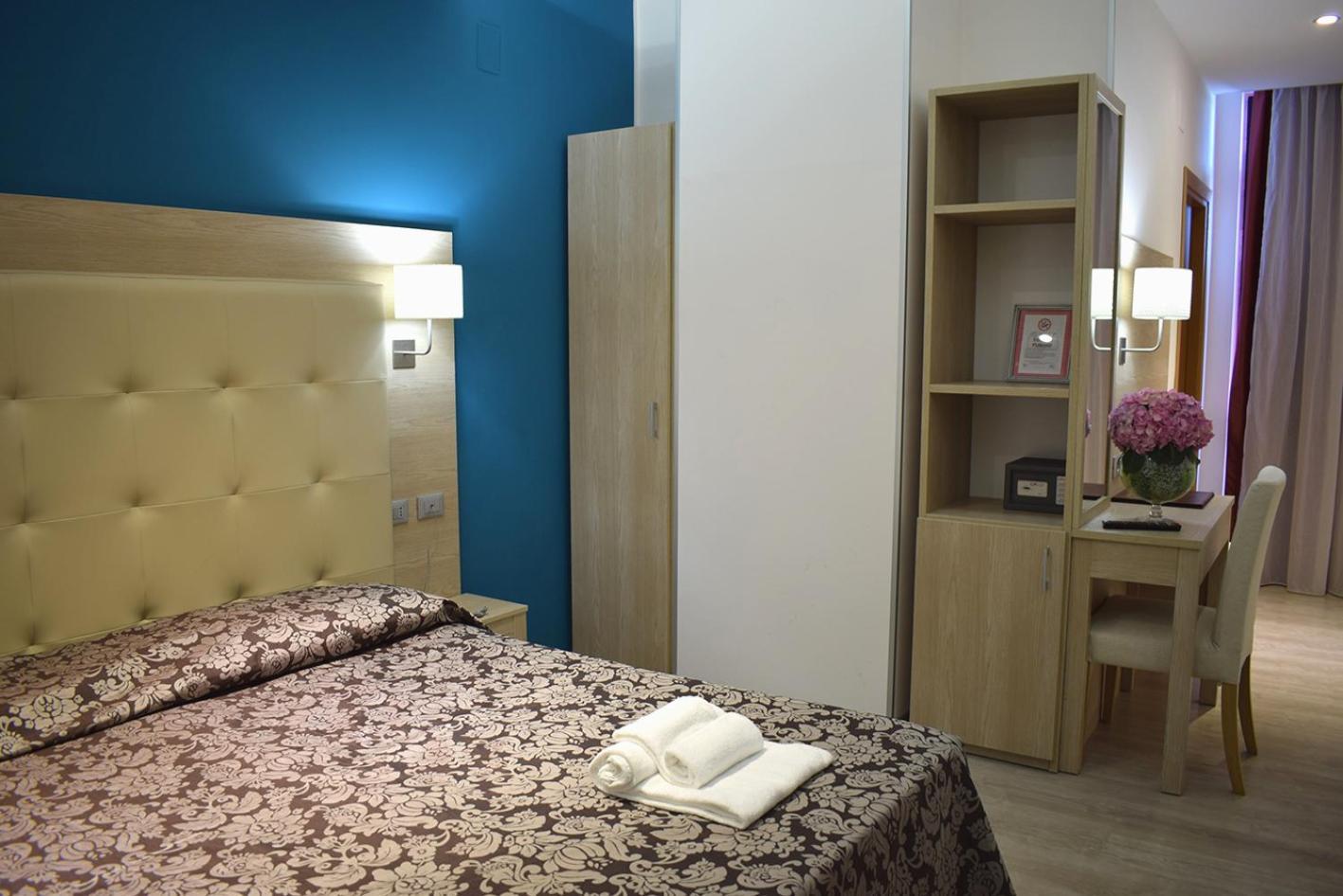 Hotel Baffo Rosso Alba Adriatica Exterior photo