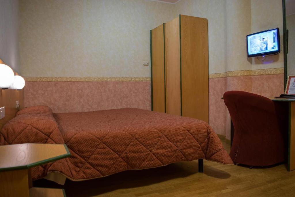 Hotel Baffo Rosso Alba Adriatica Exterior photo