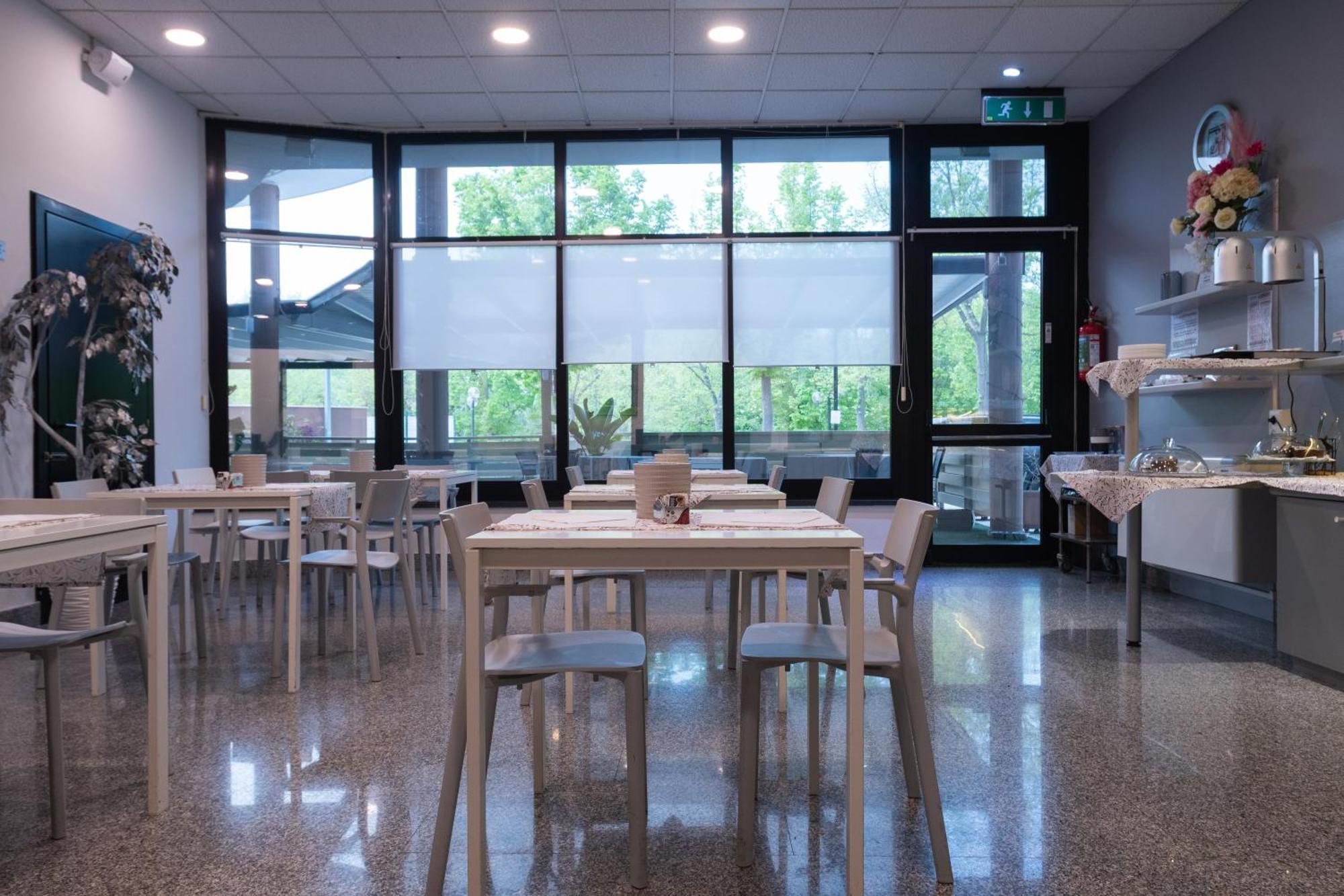 Hotel Baffo Rosso Alba Adriatica Exterior photo