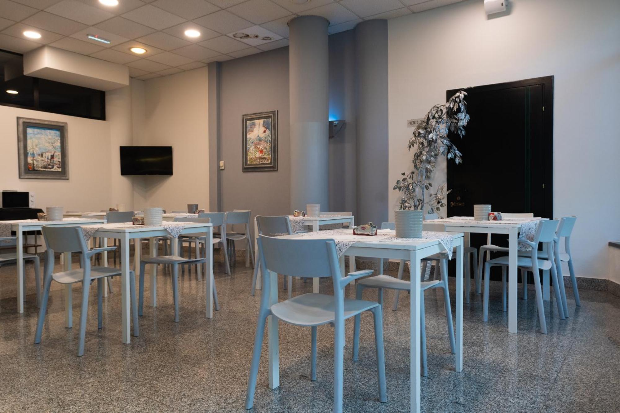 Hotel Baffo Rosso Alba Adriatica Exterior photo